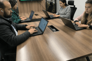 Cambios laborales Junio y Julio 2025: lo que tu empresa necesita saber, Cambios laborales 2025, Reforma laboral Colombia 2025, Ley 2466 de 2025, Circular 76 de 2025, BPO, Russell Bedford, Bogotá, Medellín, Cali, Barranquilla, Cartagena.