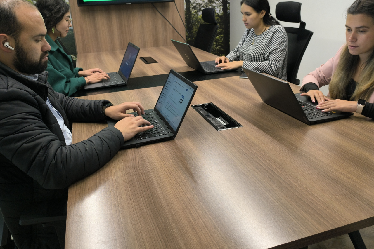 Cambios laborales Junio y Julio 2025: lo que tu empresa necesita saber, Cambios laborales 2025, Reforma laboral Colombia 2025, Ley 2466 de 2025, Circular 76 de 2025, BPO, Russell Bedford, Bogotá, Medellín, Cali, Barranquilla, Cartagena.