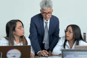¿Y si te dijera que la transparencia financiera no es solo mostrar cifras, si no en construir un puente que convierte datos en confianza?, Russell Bedford, Bogotá, Medellín, Cali, Barranquilla, Cartagena.