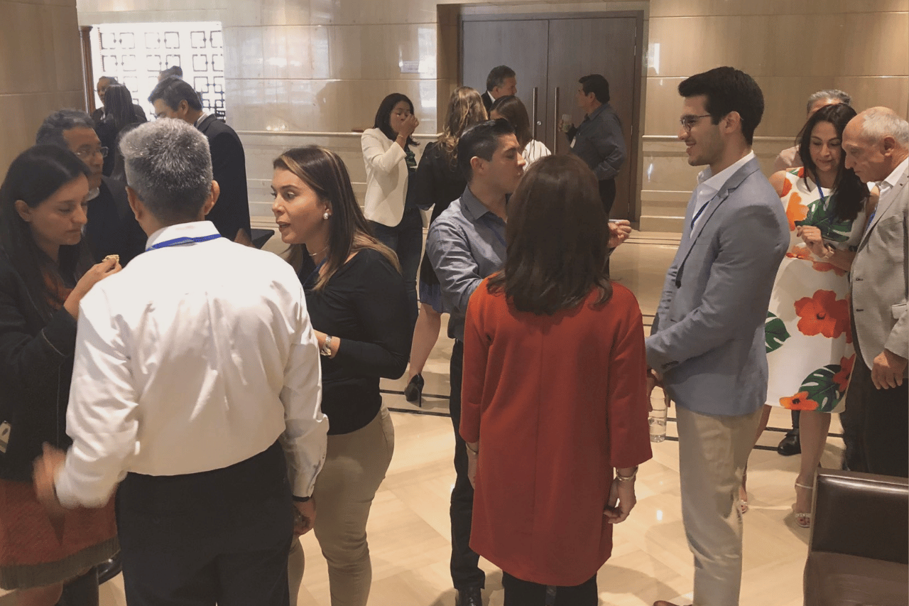 Empresarios en Colombia frente al Decreto 223 de 2026 sobre prácticas laborales. Russell Bedford.