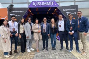Profesionales de Russell Bedford en evento de transformación digital y analítica de datos para decisiones estratégicas empresariales.