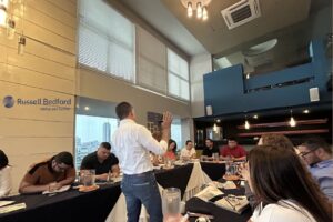 Capacitación empresarial sobre actualización del Reglamento Interno de Trabajo y cumplimiento laboral en Colombia