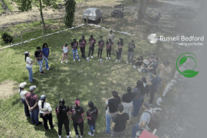 Imagen principal sobre hoja de ruta de economía circular y sostenibilidad empresarial en actividad grupal de Russell Bedford