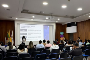 Conferencia empresarial sobre contrato sindical en Colombia y actualización legal.