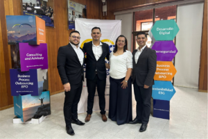 Equipo profesional de Russell Bedford en un evento empresarial sobre servicios corporativos y Employer of Record en Colombia