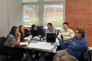 Reunión empresarial sobre acuerdo de accionistas en Colombia