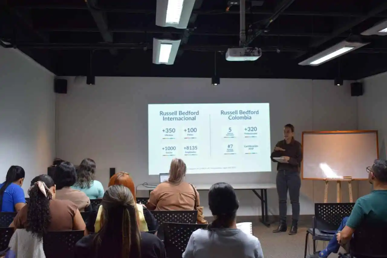 Imagen principal de Russell Bedford Colombia sobre formación empresarial y prevención de la renuncia silenciosa en las empresas.